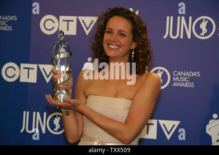 Children's Album of the Year award winner Jen Gould displays her JUNO backstage during the 2008 Dinner and Awards Gala at the Calgary Telus Convention Centre during the JUNO Awards celebration in Calgary, Alberta, April 5, 2008.  (UPI Photo/Peter Tanner) Stock Photo