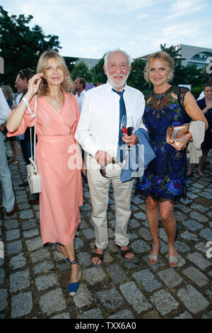 25 june 2019 berlin dieter hallervorden and his girlfriend christiane zander celebrate at the producers party of the allianz deutscher produzenten film und fernsehen e v in the tipi at the chancellery