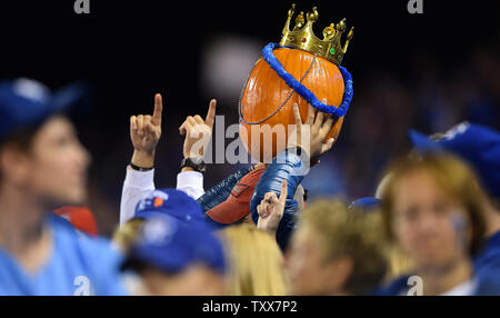 San francisco giants fans hold hi-res stock photography and images - Alamy