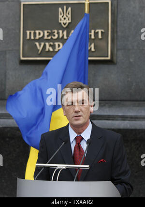 Ukrainian President Viktor Yushchenko makes a statement on results of the parliamentary election in Kiev on October 3, 2007. Yushchenko said virtually all ballots have been tallied from Sunday's election, giving his party and opposition leader Yulia Tymoshenko a lead but not a controlling majority in parliament, leading to coalition talks. (UPI Photo/Sergey Starostenko) Stock Photo