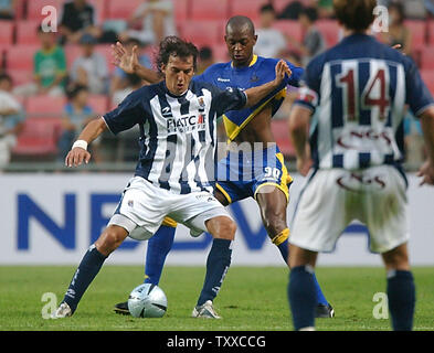 Daniel Cifuentes (DF, L) of  the Real Sociedad, Spain, and Anthony Gardner (DF, R) of Tottenham Hotspur, UK, battle for the ball during the 2005 Peace Cup Korea at the Ulsan World Cup Stadium, South Korea, on July 21, 2005. (UPI Photo/Keizo Mori) Stock Photo