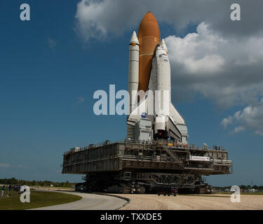 On April 6, 2005, at the Kennedy Space Center, Florida, Space Shuttle 'Discovery' travels the 4.1 mile crawlerway to Launch Complex 39B at a maximum speed of 1 mile per hour. The rollout takes approximately six to eight hours to complete. Discovery is scheduled to launch no earlier than May 15, 2005, marking NASA's return to flight since the Columbia disaster.(UPI Photo/Marino/Cantrell) Stock Photo