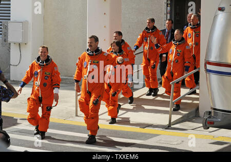 The astronaut crew of STS 125 lead by Commander Scott Altman (f r)departs from the Operations and Checkout Building at the Kennedy Space Center, Florida on May 11, 2009. The crew will be transported to Launch Complex 39A where NASA's space shuttle 'Atlantis' awaits launch for an eleven day mission which will be the final shuttle flight to NASA's Hubble Space Telescope (UPI Photo/Joe Marino - Bill Cantrell) Stock Photo