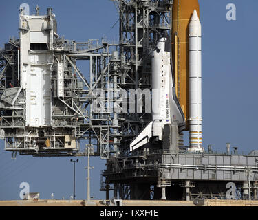 NASA's Space Shuttle 'Discovery' sits bolted to Pad 39 A at the Kennedy Space Center in Florida on August 27, 2009., NASA is ready to fly the shuttle on mission STS 128 following two postponements for weather and technical issues. Launch is scheduled for approximately 12:20 on Friday morning. Discovery will fly with a crew of seven to the International Space Station.      UPI/Joe Marino-Bill Cantrell Stock Photo