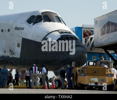 Atlantis landed on Runway 15 at Kennedy Space Center with its drag ...