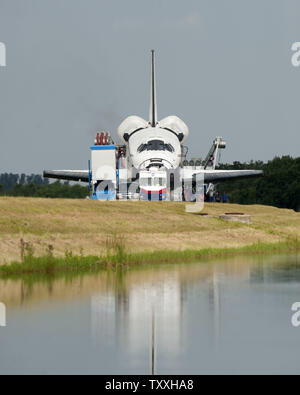 Space Shuttle Atlantis completed its final mission, STS-135, landing at ...