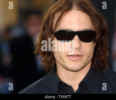 Lords of Dogtown Year: 2005 USA Pablo Schreiber, Heath Ledger Director:  Catherine Hardwicke Stock Photo - Alamy