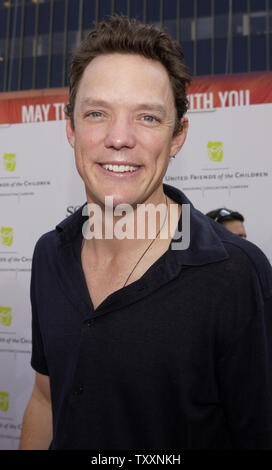 Matthew Lillard, a cast member in the motion picture comedy adventure 'Scooby-Doo 2: Monsters Unleashed,' poses during the premiere of the film Saturday, March 20, 2004 at Grauman's Chinese Theatre in the Hollywood section of Los Angeles, California.    (UPI Photo/Peter Banks) Stock Photo