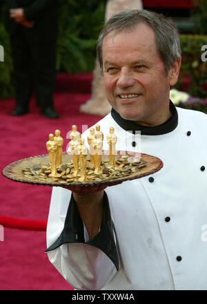 Celebrity chef Wolfgang Puck arrives with a plate of chocolate Oscar award for the 77th Annual Academy Awards held at the Kodak Theater, February 29, 2004, in Los Angeles.    (UPI Photo/Terry Schmitt) Stock Photo