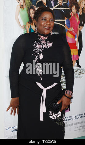 U.S. actress Loretta Devine arrives for the premiere of the new comedy 'King's Ransom' in Los Angeles April 21, 2005. The film opens April 22 in the United States. (UPI Photo/Jim Ruymen) Stock Photo