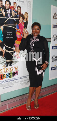 U.S. actress Loretta Devine arrives for the premiere of the new comedy 'King's Ransom' in Los Angeles April 21, 2005. The film opens April 22 in the United States. (UPI Photo/Jim Ruymen) Stock Photo