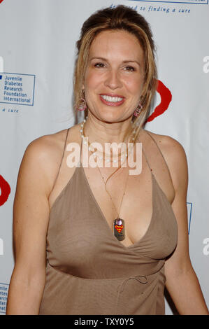 Dana Reeve, wife of the late actor and activist Christopher Reeve, arrives for the second annual Juvenile Diabetes Research Foundation gala in Beverly Hills, California, in this file photo taken May 14, 2005. Reeve announced on August 9, 2005 that she had been diagnosed with lung cancer. Reeve, 44, who put her own acting career on hold to nurse her husband after he was paralyzed in a riding accident, said in a brief statement she was undergoing treatment and was optimistic about the prognosis.  (UPI Photos/Jim Ruymen/Files) Stock Photo