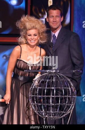 Carmen Electra and James Denton host the World Music Awards held at the Kodak Theatre in Hollywood on August 31, 2005. The show will air Tuesday, September 13, 9:00PM to 11:00PM ET/PT on the ABC Television Network. (UPI Photo/ Phil McCarten) Stock Photo