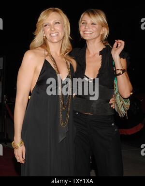 Cameron Diaz (R) and Toni Collette who co-star in the motion picture dramatic comedy 'In Her Shoes' share a moment during the premiere of the film at the Academy of Motion Pictures Arts and Sciences in Beverly Hills, California September 28, 2005. The movie, based on the novel by Jennifer Weiner, tells the story of party girl Maggie Feller, played by Diaz, and her head-on-straight sister Rose, played by Collette. The film opens in the U.S. on October 7, 2005.  (UPI Photo/Jim Ruymen) Stock Photo