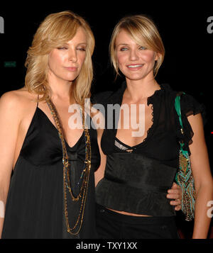 Cameron Diaz (R) and Toni Collette who co-star in the motion picture dramatic comedy 'In Her Shoes' share a moment during the premiere of the film at the Academy of Motion Pictures Arts and Sciences in Beverly Hills, California September 28, 2005. The movie, based on the novel by Jennifer Weiner, tells the story of party girl Maggie Feller, played by Diaz, and her head-on-straight sister Rose, played by Collette. The film opens in the U.S. on October 7, 2005.   (UPI Photo/Jim Ruymen) Stock Photo