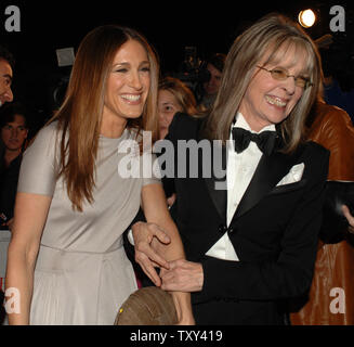 Actresses Sarah Jessica Parker (L) and Diane Keaton walk the red carpet at the premiere of their new film 'The Family Stone' in Los Angeles December 6, 2005. The film, a comic story of the annual holiday gathering of a New England family, also stars Rachel McAdams, Claire Danes, Dermot Mulroney and Craig T. Nelson and opens in the U.S. December 16.   (UPI Photo/Jim Ruymen)