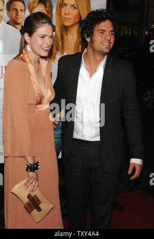 Actor Mark Ruffalo (R), a cast member in the motion picture comedy 'Rumor has it...', arrives with his wife Sunrise Coigney for the film's premiere at Grauman's Chinese Theatre in the Hollywood section of Los Angeles December 15, 2005. The film, directed by Rob Reiner, stars Jennifer Aniston as a woman who puts her marriage plans on hold so she can return home and unravel family secrets, and has discovered that the 1967 film 'The Graduate' was probably based on her family. The film opens in the United States Dec. 25.  (UPI Photo/Jim Ruymen) Stock Photo