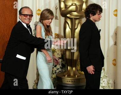 Actor Jack Nicholson walks with his children Lorraine and Raymond during the 78th Annual Academy Awards at the Kodak Theatre in Hollywood, Ca., on March 5, 2006.   (UPI Photo/Gary C. Caskey) Stock Photo