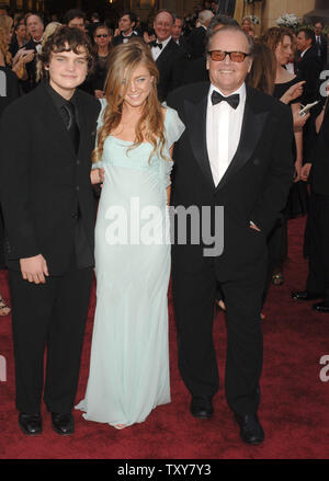 Actor Jack Nicholson arrives with his children Lorraine and Raymond for the 78th Annual Academy Awards at the Kodak Theatre in Hollywood, Ca., on March 5, 2006.   (UPI Photo/Jim Ruymen) Stock Photo