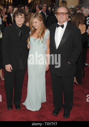 Actor Jack Nicholson arrives with his children Lorraine and Raymond for the 78th Annual Academy Awards at the Kodak Theatre in Hollywood, Ca., on March 5, 2006.   (UPI Photo/Jim Ruymen) Stock Photo