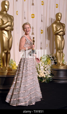 Actress Reese Witherspoon appears backstage with her award for Favorite ...
