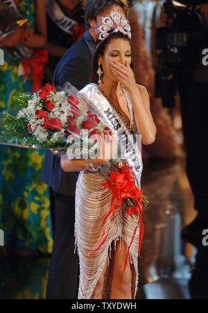 Zuleyka Rivera Mendoza, Miss Puerto Rico 2006, reacts after winning the Miss Universe 2006 pageant in Los Angeles, California on July 23, 2006. (UPI Photo/Jim Ruymen) Stock Photo