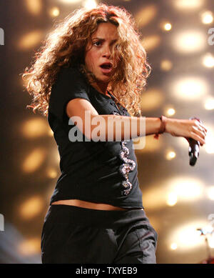 Latin pop performing artist Shakira performs in concert at the Staples Center in Los Angeles, California on August 15, 2006.           (UPI Photo/David Silpa) Stock Photo