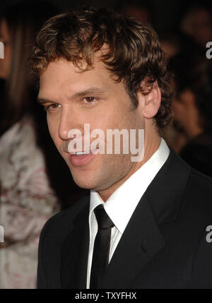 Cast member Dane Cook arrives for the  premiere of the motion picture comedy 'Employee of the Month' at Grauman's Chinese Theatre in the Hollywood section of Los Angeles, California on September 19, 2006. (UPI Photo/Jim Ruymen) Stock Photo