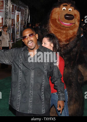 Cast member Martin Lawrence, the voice of Boog in the animated motion picture comedy 'Open Season,' arrives for the the premiere of the film at the Greek Theatre in Los Angeles, California on September 25, 2006. (UPI Photo/Jim Ruymen) Stock Photo