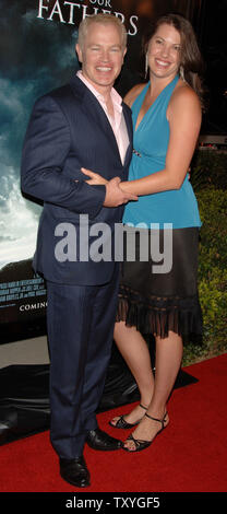 Actor Neal McDonough (L), a cast member in 'Flags of Our Fathers', the motion picture epic World War II battle for the island of Iwo Jima, arrives for the premiere of the film with his wife Ruve at the Academy of Motion Picture Arts & Sciences in Beverly Hills, California on October 9, 2006.  (UPI Photo/Jim Ruymen) Stock Photo