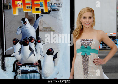 Actress Brittany Murphy, who provides the voice of Gloria in the animated motion picture comedy 'Happy Feet', arrives for the premiere of the film at Grauman's Chinese Theatre in the Hollywood section of Los Angeles, California on November 12, 2006.  (UPI Photo/Jim Ruymen) Stock Photo