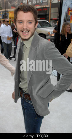 Actor Elijah Wood, who provides the voice of Mumble in the animated motion picture comedy 'Happy Feet', arrives for the premiere of the film at Grauman's Chinese Theatre in the Hollywood section of Los Angeles, California on November 12, 2006.  (UPI Photo/Jim Ruymen) Stock Photo