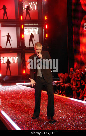 Justin Timberlake performs during the taping of the Victoria's Secret ...