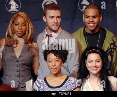 Singers Mary J. Blige, Justin Timberlake, Chris Brown  (L-R, rear), Coriine Bailey Rae and Amy Lee of Evanescence (L-R, front) gather for a photo-op following the 49th Annual Grammy Awards nominations news conference in Los Angeles on December 7, 2006. The Grammys will take place in Los Angeles on February 11, 2007. (UPI Photo/Jim Ruymen) Stock Photo