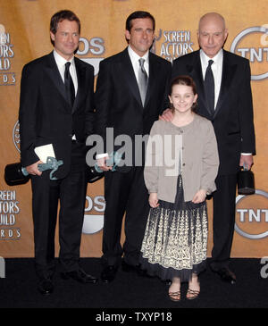 The cast of the film 'Little Miss Sunshine', which won for outstanding cast in a motion picture, (L-R) Greg Kinnear, Steve Carell, Alan Arkin and Abigail Breslin (bottom) appear backstage at the 13th Annual Screen Actors Guild Awards in Los Angeles on January 28, 2007. (UPI Photo/Jim Ruymen) Stock Photo