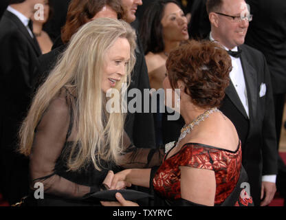 Faye Dunaway and Mexican actress Adriana Barraza arrives for the 79th annual Academy Awards at the Kodak Theatre in Hollywood, California on February 25, 2007.  (UPI Photo/Phil McCarten) Stock Photo