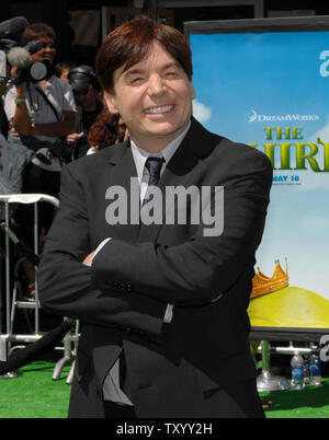 Actor Mike Myers, the voice of Shrek in the animated motion picture 'Shrek the Third' arrives for the premiere of the film in the Westwood section of Los Angeles on May 6, 2007. (UPI Photo/Jim Ruymen) Stock Photo
