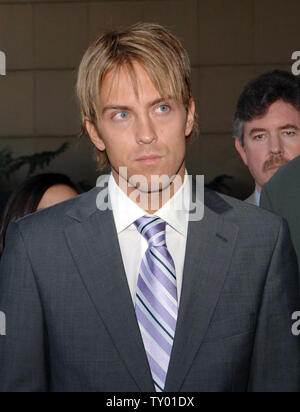Larry Birkhead, the late Anna Nicole Smith's former boyfriend, speaks with reporters following a probate court hearing naming longtime companion Howard K. Stern the executor of her estate and designated Birkhead, the father of her baby daughter Dannielynn, guardian of the child's estate in Los Angeles on June 19, 2007.  (UPI Photo/Jim Ruymen) Stock Photo