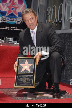 International film and television star Eric Braeden, who joined the cast of 'The Young and the Restless' as business tycoon Victor Newman in 1980, holds a replica plaque during an unveiling ceremony honoring him with the 2,342nd star on the Hollywood Walk of Fame in Los Angeles, California on July 20, 2007.  (UPI Photo Jim Ruymen)