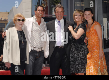 International film and television star Eric Braeden (3rd-L), who joined the cast of 'The Young and the Restless' as business tycoon Victor Newman in 1980, poses with cast members Jeanne Cooper, Don Diamont, Braeden, Melody Thomas Scott and Heather Tom (L-R), during an unveiling ceremony honoring Braeden with the 2,342nd star on the Hollywood Walk of Fame in Los Angeles, California on July 20, 2007.  (UPI Photo Jim Ruymen) Stock Photo