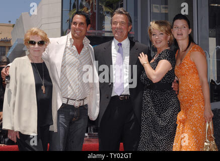 International film and television star Eric Braeden (3rd-L), who joined the cast of 'The Young and the Restless' as business tycoon Victor Newman in 1980, poses with cast members Jeanne Cooper, Don Diamont, Braeden, Melody Thomas Scott and Heather Tom (L-R), during an unveiling ceremony honoring Braeden with the 2,342nd star on the Hollywood Walk of Fame in Los Angeles, California on July 20, 2007.  (UPI Photo Jim Ruymen) Stock Photo