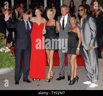 From left: Tom Cruise, Katie Holmes, Victoria Beckham, David Beckham, Jada Pinkett Smith and Will Smith pose for photographers at a private party held in honor of the Beckhams at the Geffen Contemporary at MOCA in Los Angeles on July 22, 2007. Cruise, Holmes, Pinkett Smith and Smith co-hosted the party. (UPI Photo/Jim Ruymen) Stock Photo