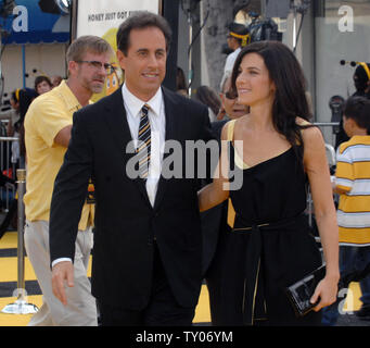 Cast member Jerry Seinfeld (L), who lends his voice to character Barry B. Benson in the animated motion picture 'Bee Movie,' arrives with his wife Jessica at the premiere of the film in Los Angeles on October 28, 2007. (UPI Photo/Jim Ruymen) Stock Photo