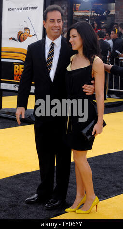 Cast member Jerry Seinfeld (L), who lends his voice to character Barry B. Benson in the animated motion picture 'Bee Movie,' arrives with his wife Jessica at the premiere of the film in Los Angeles on October 28, 2007. (UPI Photo/Jim Ruymen) Stock Photo