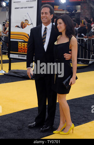 Cast member Jerry Seinfeld (L), who lends his voice to character Barry B. Benson in the animated motion picture 'Bee Movie,' arrives with his wife Jessica at the premiere of the film in Los Angeles on October 28, 2007. (UPI Photo/Jim Ruymen) Stock Photo