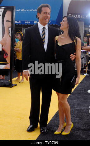 Cast member Jerry Seinfeld (L), who lends his voice to character Barry B. Benson in the animated motion picture 'Bee Movie,' arrives with his wife Jessica at the premiere of the film in Los Angeles on October 28, 2007. (UPI Photo/Jim Ruymen) Stock Photo