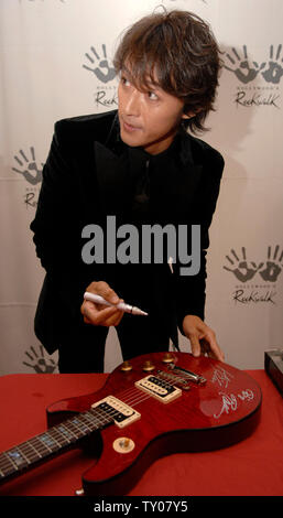 Vocalist Koshi Inaba Of The Japanese Group B Z Attends A Ceremony Where The Band Is Inducted Into Hollywood S Rolkwalk In Hollywood On November 19 07 Upi Photo Phil Mccarten Stock Photo Alamy