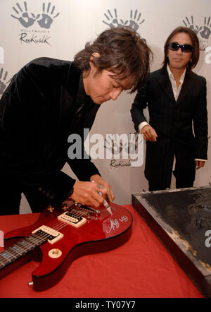 Vocalist Koshi Inaba Of The Japanese Group B Z Attends A Ceremony Where The Band Is Inducted Into Hollywood S Rolkwalk In Hollywood On November 19 07 Upi Photo Phil Mccarten Stock Photo Alamy
