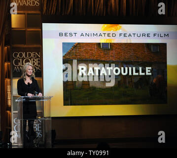 Presenter Lara Spencer announces 'Ratatouille' as the winner of the Golden Globe for best animated feature film, during a news conference for the 65th annual Golden Globe awards in Beverly Hills, California on January 13, 2008.  (UPI Photo/Jim Ruymen). Stock Photo