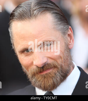 Viggo Mortensen (R), best Oscar actor nominee for 'Eastern Promises', arrives for the 80th Annual Academy Awards at the Kodak Theatre in Hollywood, California on February 24, 2008.  (UPI Photo/Terry Schmitt) Stock Photo